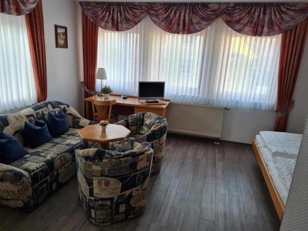 Pension Jung, Baeckerei-Konditorei & Cafe Ruhla Exteriör bild